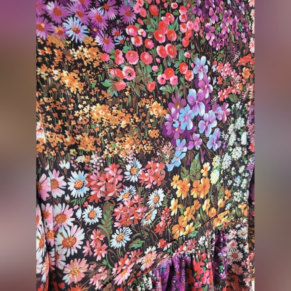 Vintage 1960s Tailored Floral Dress with Gold Buttons - Picture 7 of 8